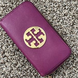 Tory Burch fuchsia gold zip wallet. Great shape.